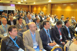 Directivos   y empresarios  llenaron ayer la sala del hotel AC en la Jornada sobre agua.
