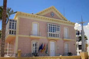 La denuncia recoge que la colección no esta en al Ayuntamiento.