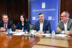 Diputados socialistas en la rueda de prensa de ayer.