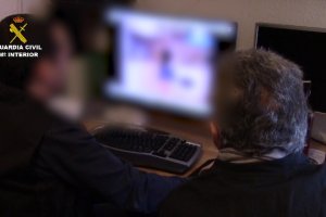 Registros de la Guardia Civil durante la operación