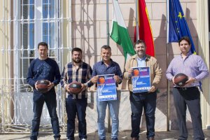 Salvador Hernández, alcalde de Carboneras, en la presentación.