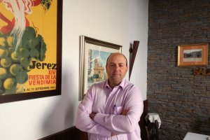 Paco Morales cumple uno de sus objetivos al ampliar su oferta con vinos generosos.