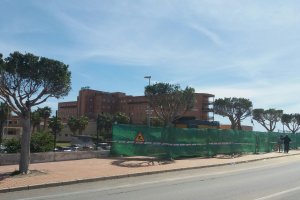 Obras en la parada del Hospital de Poniente.