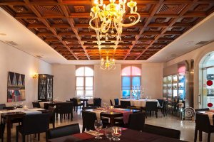 Hotel Catedral, en la plaza a la que debe su nombre, es popularmente conocido por almerienses y visitantes por sus propuestas gastronómicas.