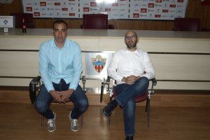 Lozano y Alfonso posan para LA VOZ.