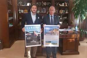 El alcalde, Gabriel Amat, y el concejal de Turismo, Luís Miguel Carmona, presentan la campaña.