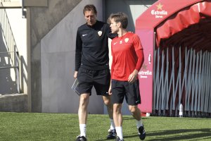 Corona y Ramis saliendo al Estadio.