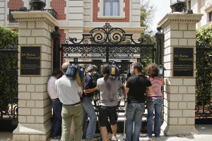 Medios en la sede de Mutual Universal, en una operación de la Fiscalía en 2007