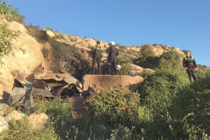 Reconocimiento de la cueva la mañana después del incendio.