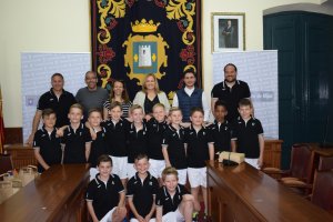 Esperanza Pérez con los jugadores alemanes.