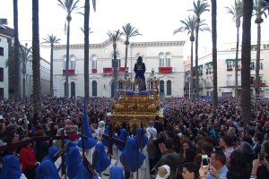 Jesús Cautivo de Medinaceli en una llena Plaza de la Catedral.