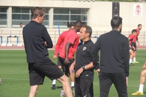 Ramis hablando este lunes con el doctor Berenguel.