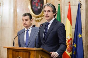 El ministro en su visita a Almería.