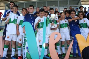 El Elche se impuso en alevines al Rayo Vallecano.