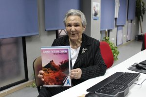 La escritora muestra su obra, que recoge cuatro décadas de trabajo.