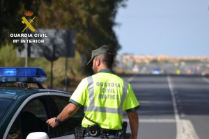 Una patrulla de la Agrupación de Tráfico de la Guardia Civil