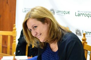 María Ángeles Lonardi durante una firma de libros.