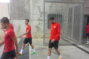 Javi Álamo mira al suelo cuando es un jugador para tocar el cielo.