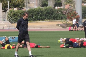 Ramis, pensativo en el campo Anexo.