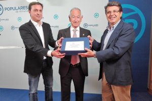 García, Amat y Matarí, esta mañana en la sede del PP.