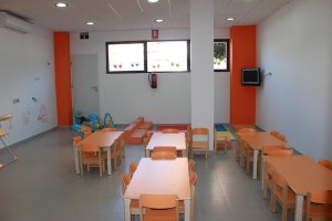 El centro Aventura tiene más de 400 m2, con un patio exterior de 85 m2 y cinco aulas divididas por edades.