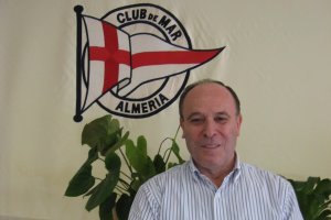 Paco Sierra, propietario del restaurante Club de Mar.