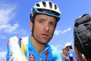 Ciclista del equipo Astana.