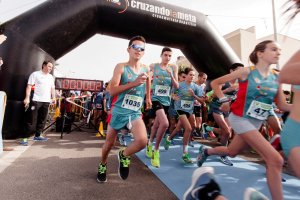 Los atletas tomando la salida.