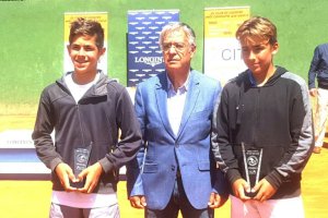 El tenista roquetero con el presidente José Salamanca.