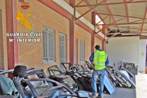 Parte de las piezas que iban en el camión que conducía el detenido.