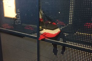 Apertura en la reja de los módulos del Puerto de Almería