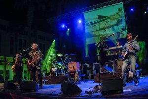 Los Puntos durante un concierto en la provincia.