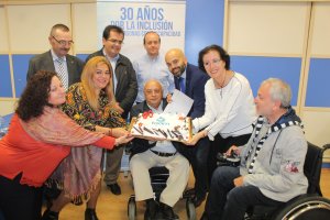 El presidente de la FAAM, la delegada de gobierno, el diputado provincial de Cultura y el jefe del área de Igualdad del Ayuntamiento con las asociaci