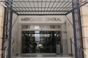 Una de las entradas del Mercado Central.