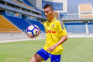 Eddy en su presentación con el Cádiz.