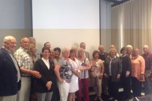 El concejal zurgenero (segundo por la izquierda) en el encuentro con el embajador.