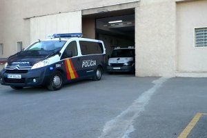 Salida de furgones del centro penitenciario de Almería.