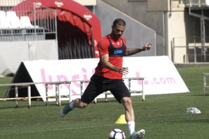 Nano está con el grupo.