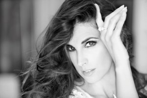 Nuria Fergó celebra esta noche el aniversario del Maestro Padilla cantando por rancheras.