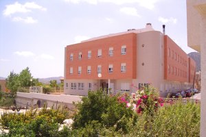 Mirasierra es el nombre de la residencia que tiene en Alhama de Almería la empresa que desarrollará el centro de Roquetas.