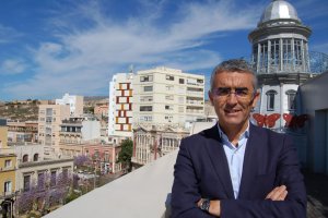 Roberto señala factores clave  de la producción, desde el riego a la altura de los invernaderos.