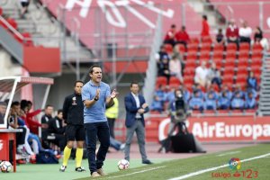 Sergi dando ánimos a sus jugadores.