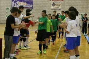 Los jugadores del Viator a por su trofeo.