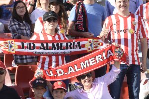 Una afición a años luz de una plantilla poco fiable.