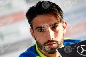 Chuli vuelve a ser feliz vestido de azul.