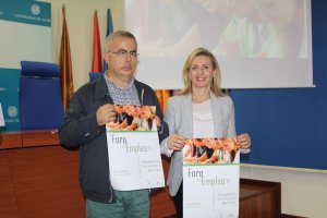 De izquierda a derecha, Matías García, director del Servicio Universitario de Empleo y la vicerrectora Maribel Ramírez.