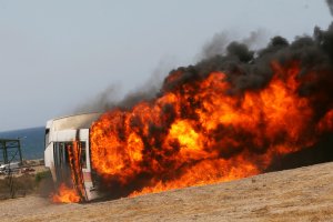 Autobús en llamas de un simulacro anterior en el Aeropuerto de Almería