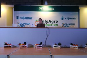 La secretaria general del Coitaal, Teresa García, durante la presentación "El futuro de la producción ecológica".