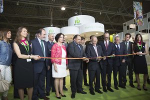 Corte de cinta para inaugurar la Infoagro