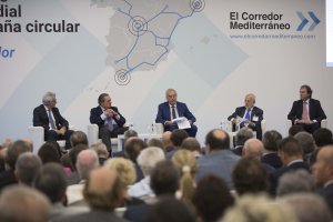 Mesa de diálogo formada por, de izquierda a derecha, José M. Bonmatí, Vicente Boluda, José Cano, José García Carrión e Ignacio Osborne.